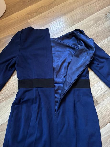 Podzimní pouzdrové šaty, 36