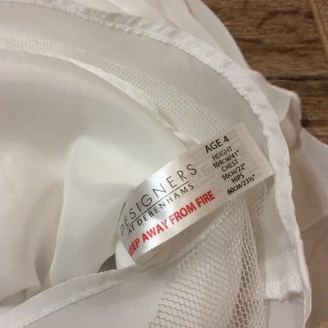 Slavnostní šaty zdobené perličkami a korálky, debenhams,104