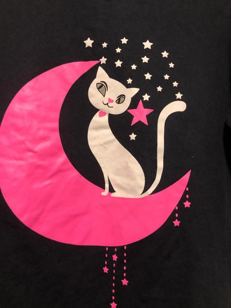 Modré tričko s kočkou na měsíci, 116