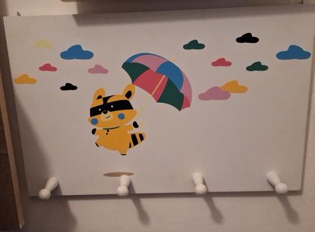 Dětský věšák na zeď, 