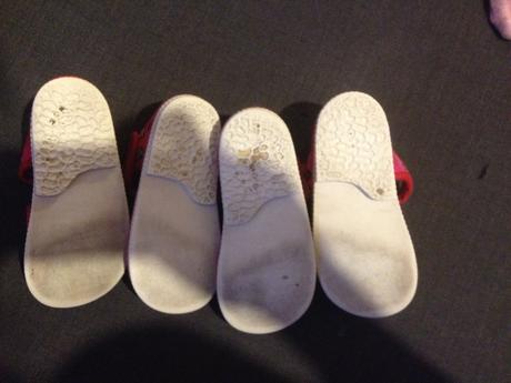 2 x žirafkové papučky, 23