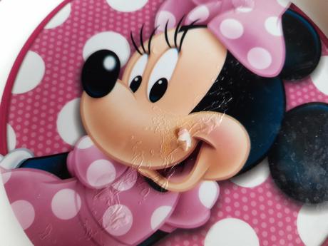 Tácek plastový s minnie, růžový s vadou,