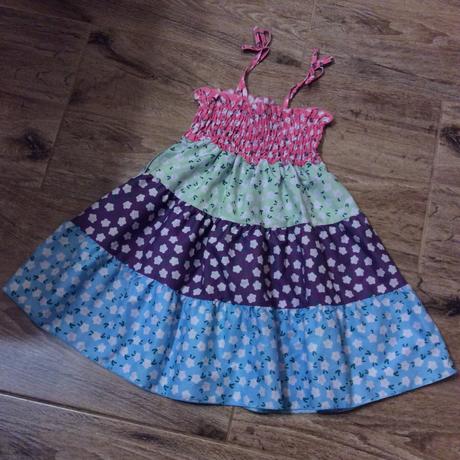 Lehoučké letní barevné šaty, 110