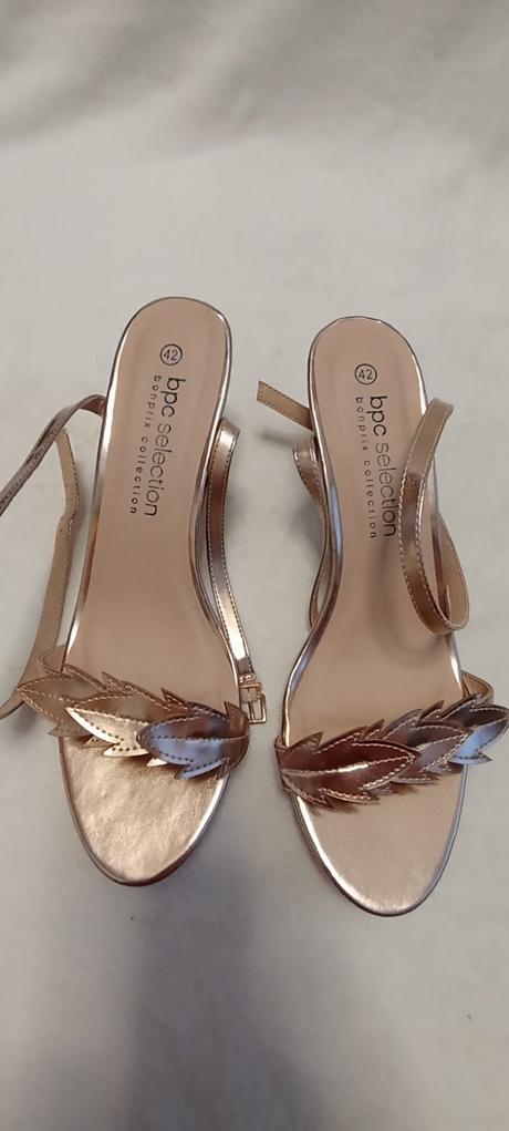 Zlaté páskové sandály na podpatku, 42