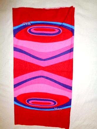 Krásný červenorůžový elastický nákrčník,