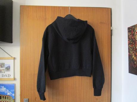 Černá teplejší mikina s kapucí, vel. 34, jako nová, 34