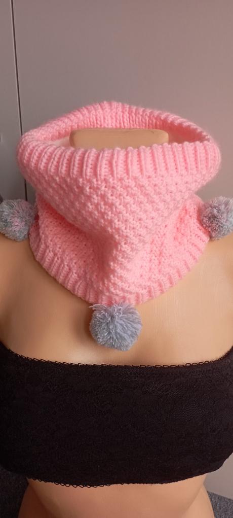 Nákrčník s bambulkami zn."baby", baby