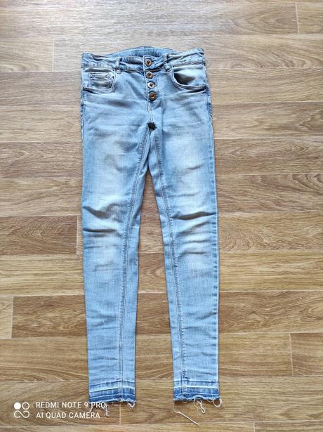 Džíny, 152