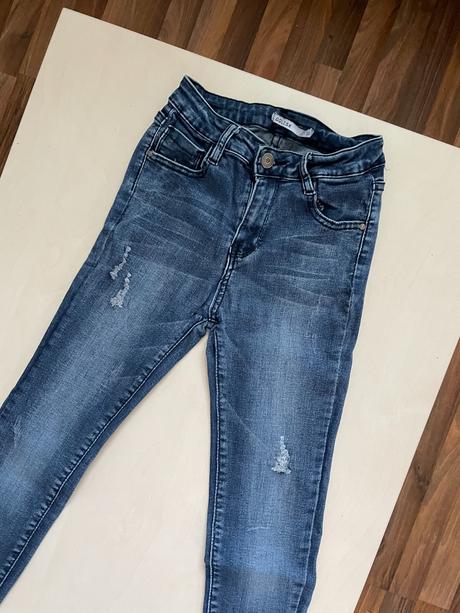 Džíny s dírami, vel 36 možná spíše xs, gold sk, s