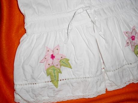 Sněhově bílý vyšívaný krojový top, 