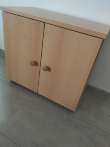 Skříňka na oblečení a doplňky pro panenky, 