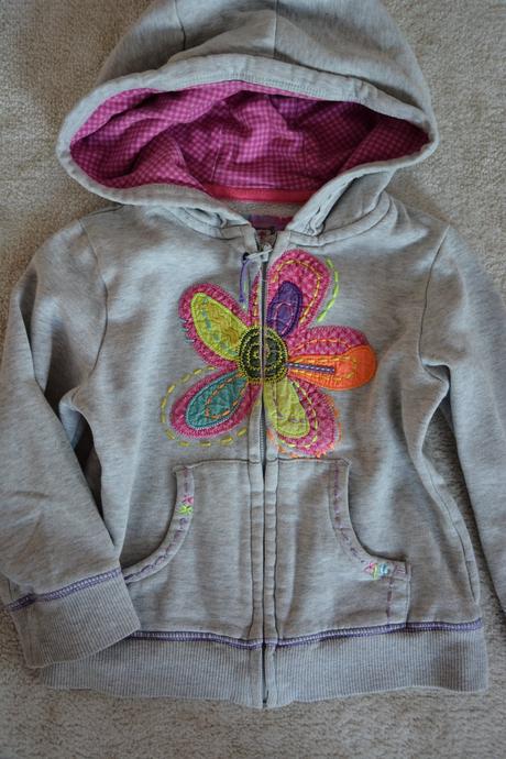 Komplet s neonovou kytkou, 104–116