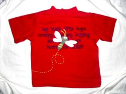 Nádherné červené tričko se včeličkou, 68