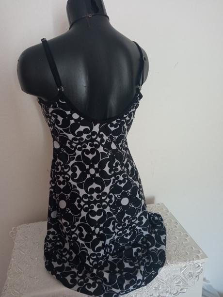 Dámské šaty velikost m, 38