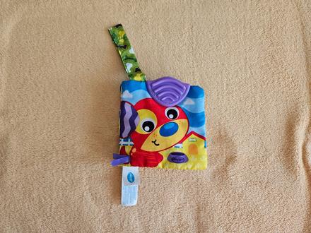 Textilní senzorická knížka playgro,