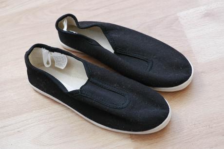 Cvicky / prezuvky cerne znacene 31 velikost, 30