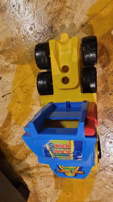 Nákladní auto s kontejnery,