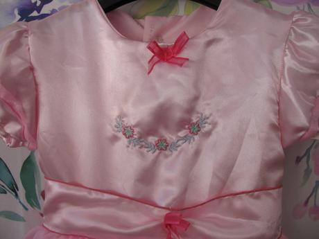 Krásné růžové sváteční šaty, princezna, 122