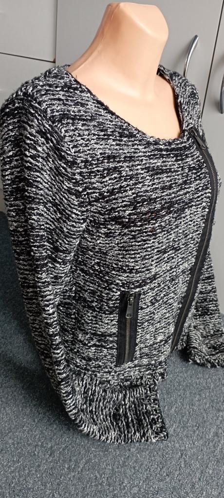 Svetr se zipy zn."1982" vel."l", l