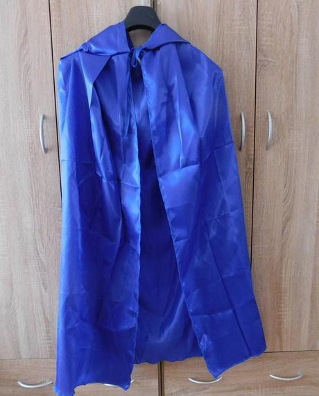 Kostým-plášť s kapucí, 