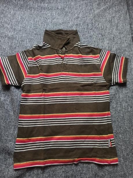 3x plátěné kalhoty,2x kšiltovka,1x vesta,2x triko, 104–116