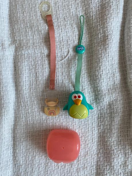 Klip/stužka a krabička na dudlík, chicco