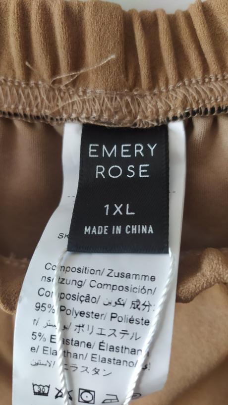 Kraťasy zn. emery rose vel.42, 42
