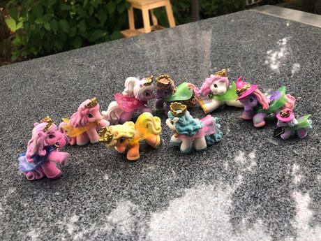 Konicci filly s plastem a 2 s kouzelným kloboukem, 