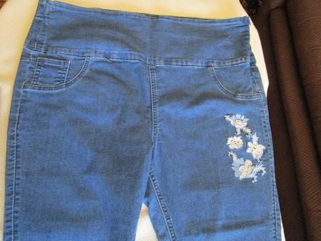 Téměř nové, velmi pěkné, riflové elastické kraťasy, avon,46