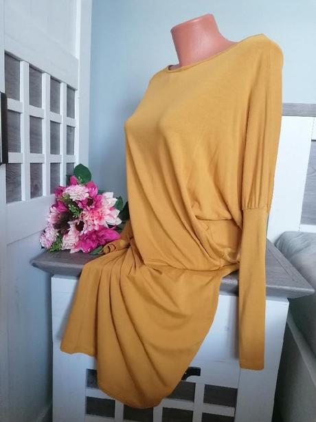 Hořčicové šaty, m