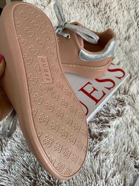 Guess boty, guess,40