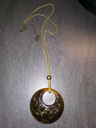 Přívěsek na šňůrce, 