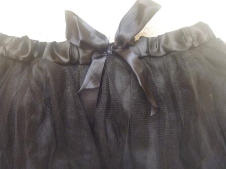 Černá tylová sukýnka na halloween vel. 134/140,