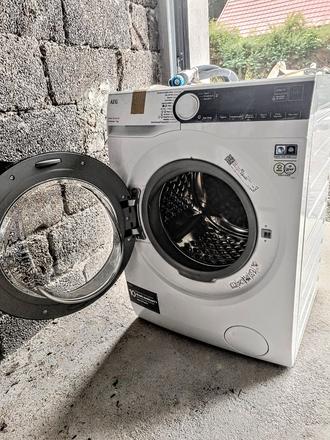Zánovní pračka zn. aeg 7000 prosteam v záruce, aeg