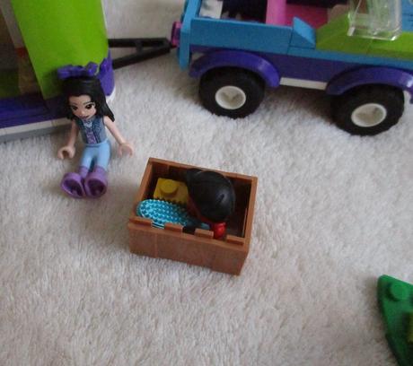 Lego friends mia a přívěs pro koně, 