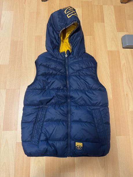 Zateplená oboustranná vesta, c&a,134