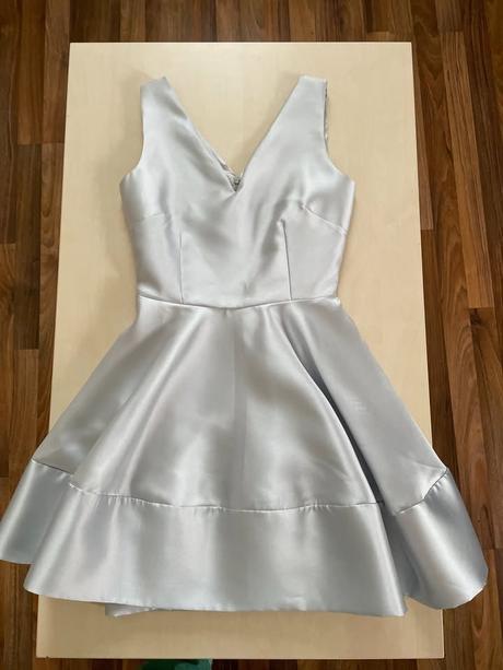 Stříbrné šaty povolený šev na konci zipu, vel s al, xs