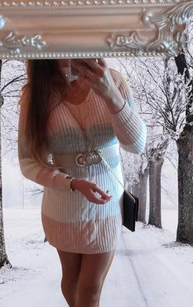 Zdobené svetrové mini šaty, 