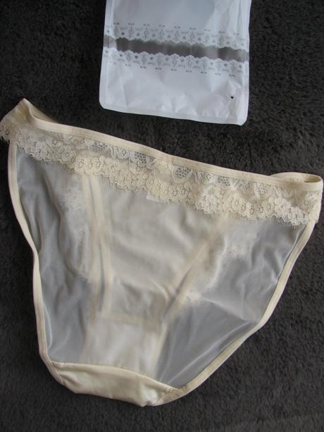 Dámské smetanově bílé krajkové kalhotky, l
