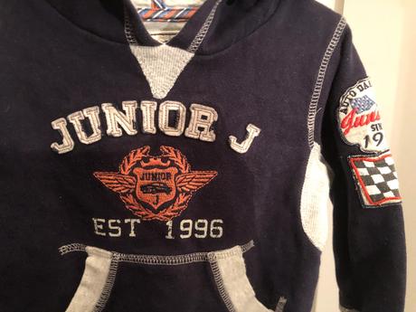 Modrá mikina s nápisy, 92