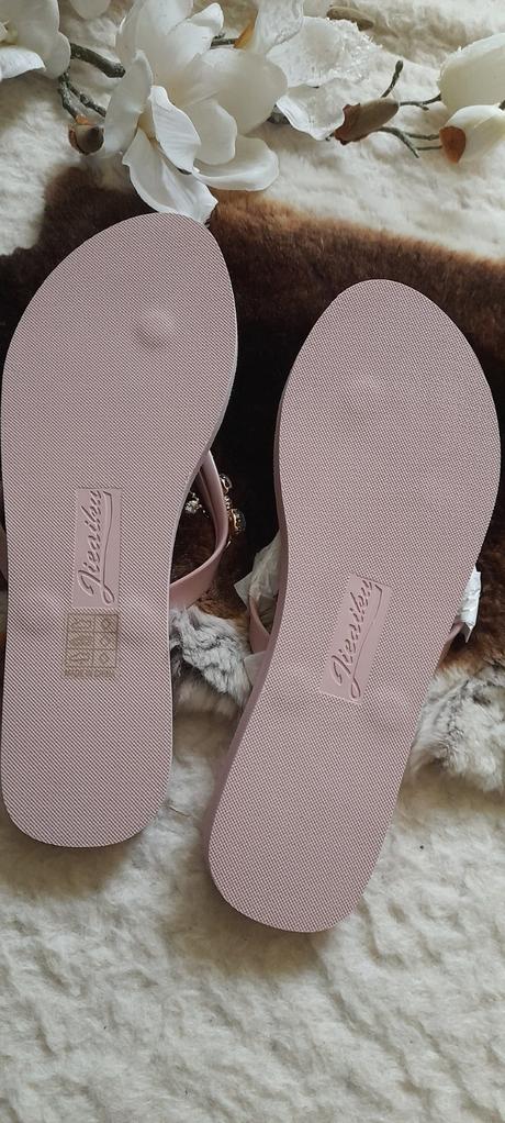 Shein pudrové žabky s řetízky a drahokamy, 41