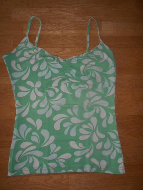 Dámské,dívčí tílka vel.s    2  kusy, s