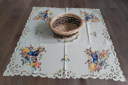 Nový velikonoční ubrus 85x85 cm s košíkem,