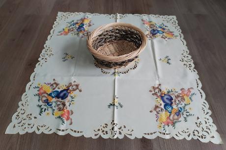 Nový velikonoční ubrus 85x85 cm s košíkem, 
