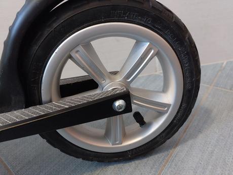 Dětská koloběžka muuwmi skládací, nafukovací kola,