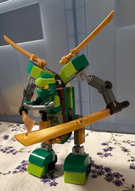 Lego ninjago 30593 lloydův robotický oblek, 