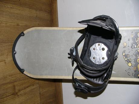 Pěkný používaný snowboard, délka 137, 130-139 cm