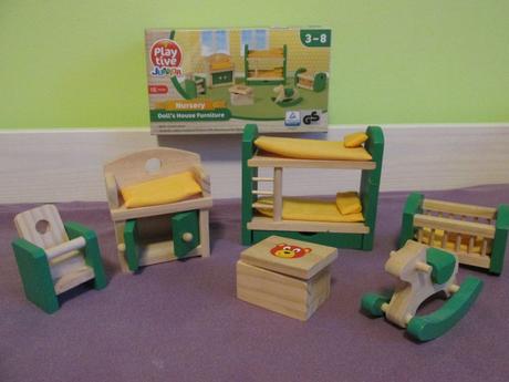 Dřevěný domeček pro panenky se zařízením playtive, 