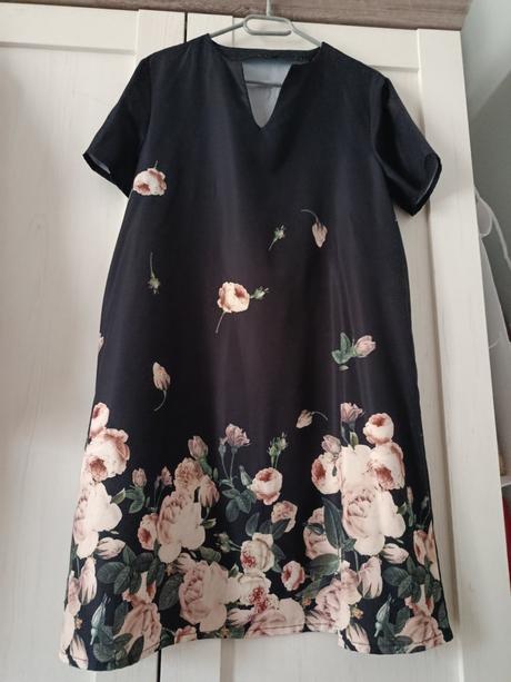 Šaty s růžemi, 38