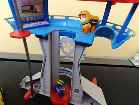 Věž tlapková patrola s autem a pejsky,